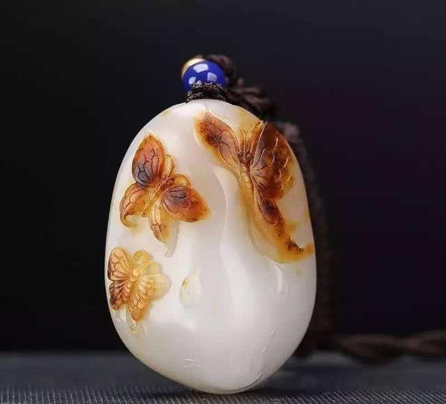 翡翠镯子报价油性皮肤佩戴翡翠手镯-第10张图片-翡翠网 翡翠镯子报价油性皮肤佩戴翡翠手镯-第10张图片-翡翠网