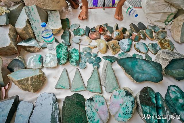 翡翠原石外围翡翠毛料原石-第2张图片-翡翠网 翡翠原石外围翡翠毛料原石-第2张图片-翡翠网