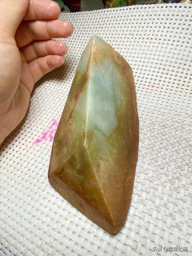 自己在家怎么给翡翠原石去皮,翡翠原石切割技巧-第1张图片-翡翠网 自己在家怎么给翡翠原石去皮,翡翠原石切割技巧-第1张图片-翡翠网