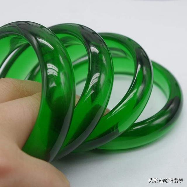 糯冰翡翠手镯是什么,冰糯种的手镯怎么样-第1张图片-翡翠网 糯冰翡翠手镯是什么,冰糯种的手镯怎么样-第1张图片-翡翠网