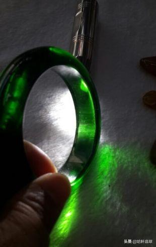 糯冰翡翠手镯是什么,冰糯种的手镯怎么样-第8张图片-翡翠网 糯冰翡翠手镯是什么,冰糯种的手镯怎么样-第8张图片-翡翠网