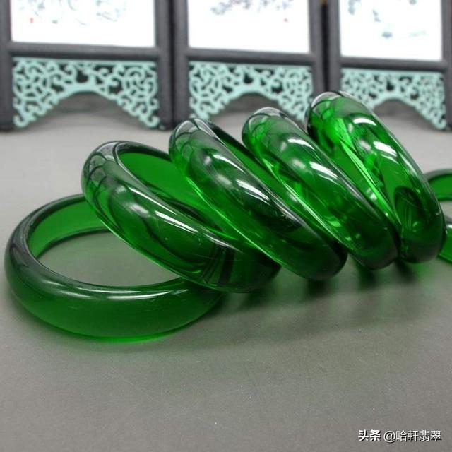 糯冰翡翠手镯是什么,冰糯种的手镯怎么样-第9张图片-翡翠网 糯冰翡翠手镯是什么,冰糯种的手镯怎么样-第9张图片-翡翠网