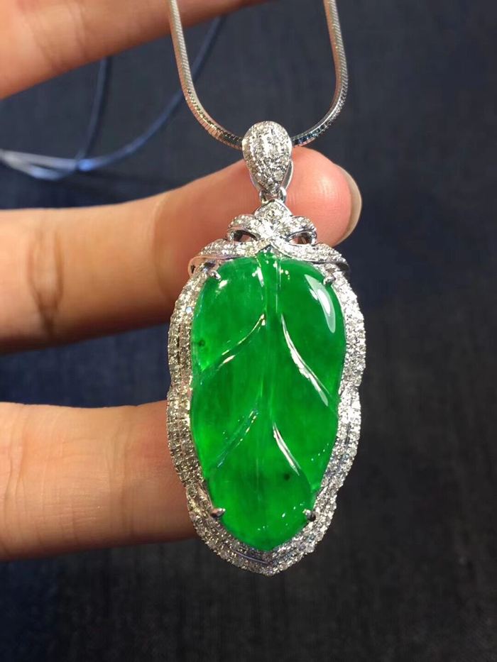 翡翠挂坠淡绿色价格的简单介绍-第1张图片-翡翠网 翡翠挂坠淡绿色价格的简单介绍-第1张图片-翡翠网