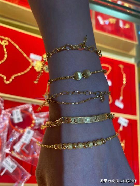 翡翠冰种多少钱天然翡翠原石直播冰种玉手镯-第1张图片-翡翠网 翡翠冰种多少钱天然翡翠原石直播冰种玉手镯-第1张图片-翡翠网