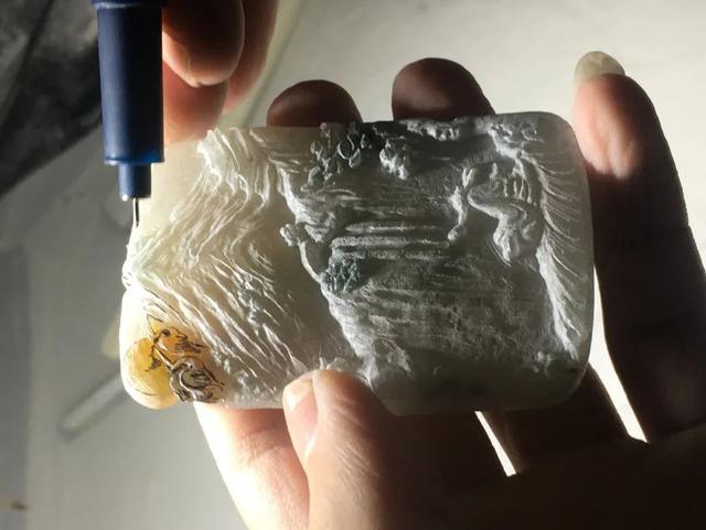 雕刻翡翠山水件价格,翡翠山水牌雕刻视频-第7张图片-翡翠网 雕刻翡翠山水件价格,翡翠山水牌雕刻视频-第7张图片-翡翠网