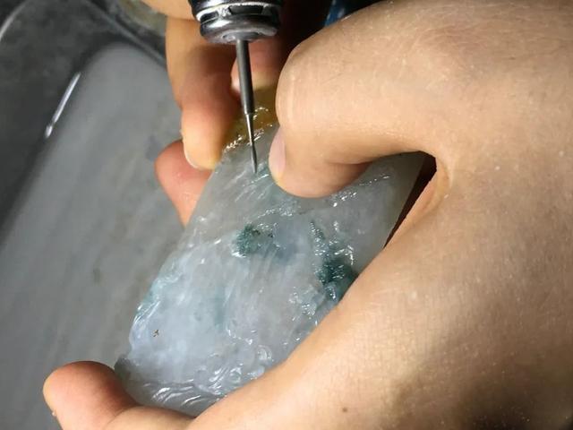 雕刻翡翠山水件价格,翡翠山水牌雕刻视频-第10张图片-翡翠网 雕刻翡翠山水件价格,翡翠山水牌雕刻视频-第10张图片-翡翠网