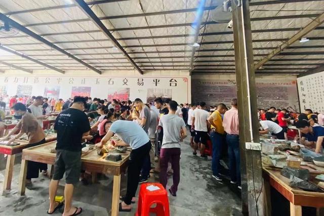 香港特别行政区危料翡翠原石危地翡翠原石视频-第1张图片-翡翠网 香港特别行政区危料翡翠原石危地翡翠原石视频-第1张图片-翡翠网