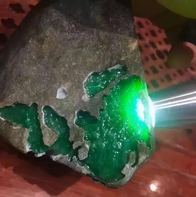 香港特别行政区危料翡翠原石危地翡翠原石视频-第3张图片-翡翠网 香港特别行政区危料翡翠原石危地翡翠原石视频-第3张图片-翡翠网