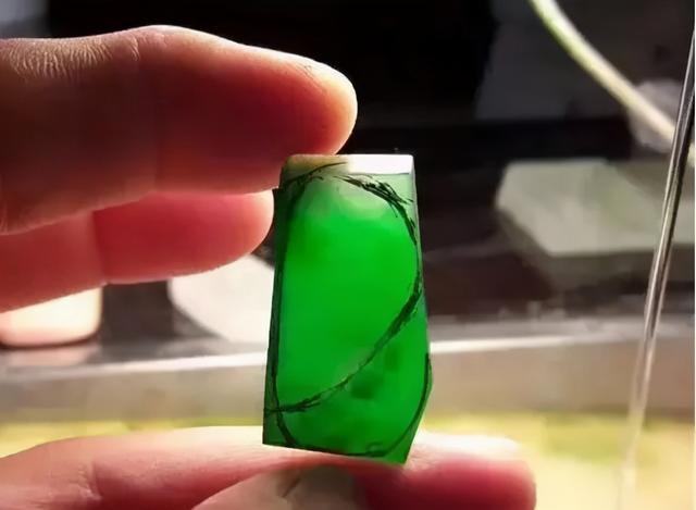 香港特别行政区危料翡翠原石危地翡翠原石视频-第13张图片-翡翠网 香港特别行政区危料翡翠原石危地翡翠原石视频-第13张图片-翡翠网