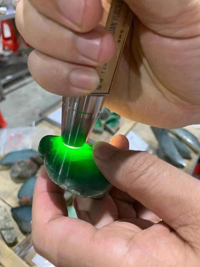 香港特别行政区危料翡翠原石危地翡翠原石视频-第14张图片-翡翠网 香港特别行政区危料翡翠原石危地翡翠原石视频-第14张图片-翡翠网