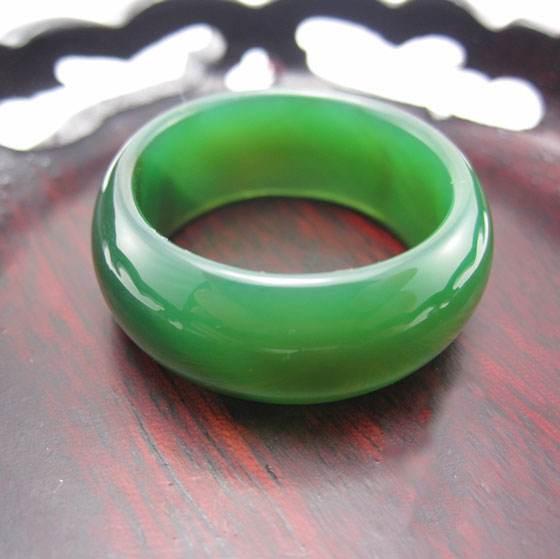 翡翠镯子怎么鉴别真假,假翡翠和真翡翠的区别视频-第4张图片-翡翠网 翡翠镯子怎么鉴别真假,假翡翠和真翡翠的区别视频-第4张图片-翡翠网