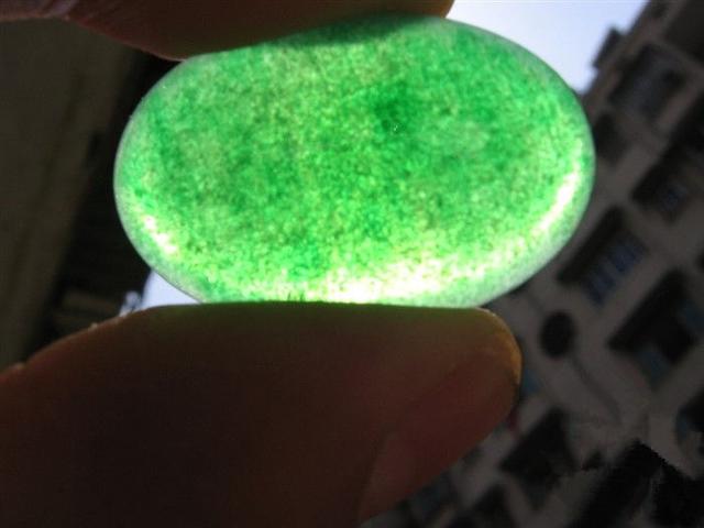 翡翠镯子怎么鉴别真假,假翡翠和真翡翠的区别视频-第6张图片-翡翠网 翡翠镯子怎么鉴别真假,假翡翠和真翡翠的区别视频-第6张图片-翡翠网