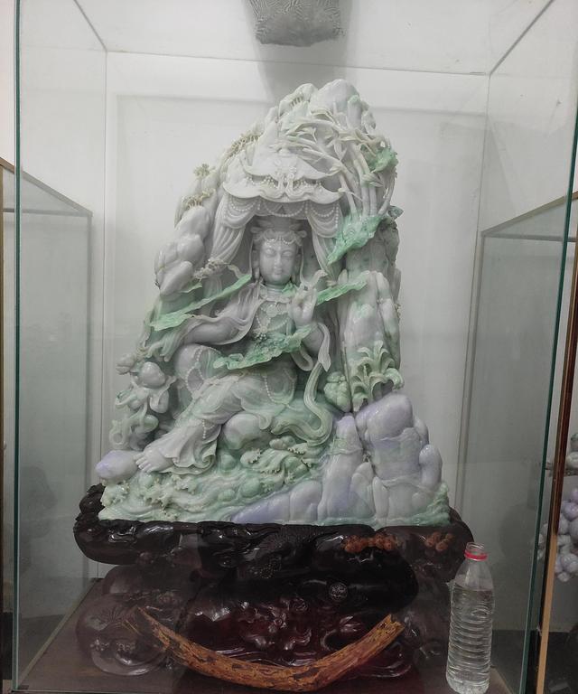 为什么镶嵌的翡翠佛公都那么小,翡翠小佛价格-第5张图片-翡翠网 为什么镶嵌的翡翠佛公都那么小,翡翠小佛价格-第5张图片-翡翠网