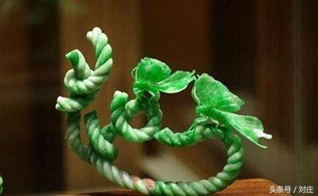 冰种兰花翡翠价格飘花冰种翡翠手镯-第2张图片-翡翠网 冰种兰花翡翠价格飘花冰种翡翠手镯-第2张图片-翡翠网