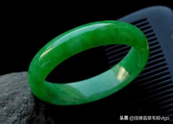 冰种翡翠贵吗翡翠成色跟价格的关系-第1张图片-翡翠网 冰种翡翠贵吗翡翠成色跟价格的关系-第1张图片-翡翠网