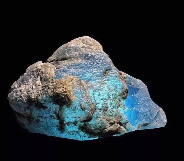 翡翠原石嫩好吗,嫩种会卡翡翠原石的特点-第2张图片-翡翠网 翡翠原石嫩好吗,嫩种会卡翡翠原石的特点-第2张图片-翡翠网