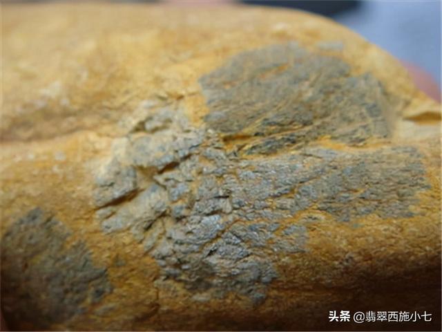 翡翠原石精品特征,好的翡翠原石-第5张图片-翡翠网 翡翠原石精品特征,好的翡翠原石-第5张图片-翡翠网