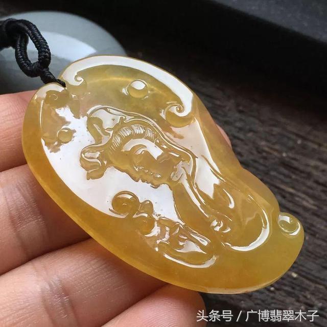 玻璃种帝王绿48亿手镯,350克帝王翡翠原石-第6张图片-翡翠网 玻璃种帝王绿48亿手镯,350克帝王翡翠原石-第6张图片-翡翠网