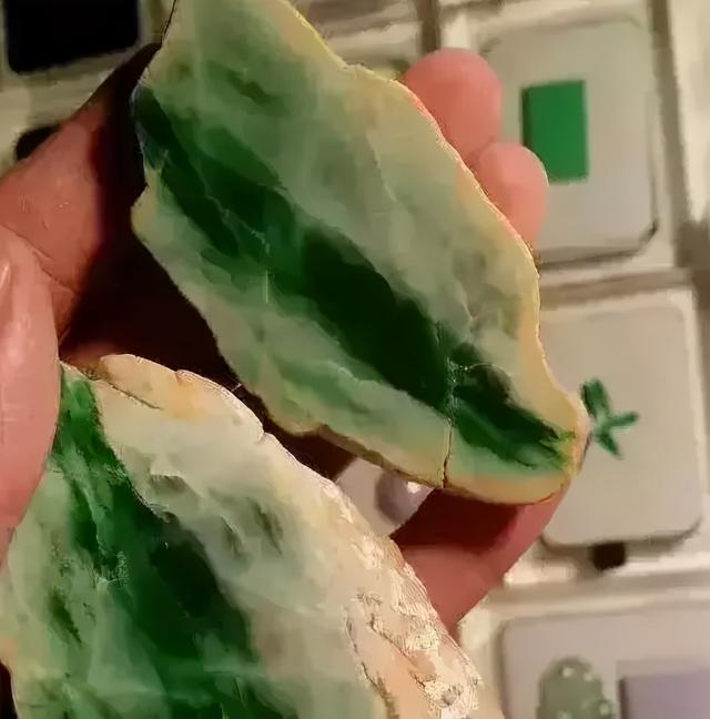 破坏翡翠原石翡翠毛料原石-第2张图片-翡翠网 破坏翡翠原石翡翠毛料原石-第2张图片-翡翠网