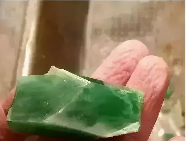 破坏翡翠原石翡翠毛料原石-第4张图片-翡翠网 破坏翡翠原石翡翠毛料原石-第4张图片-翡翠网