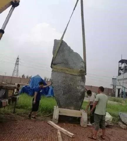 3000吨翡翠原石,3000吨巨型翡翠-第1张图片-翡翠网 3000吨翡翠原石,3000吨巨型翡翠-第1张图片-翡翠网