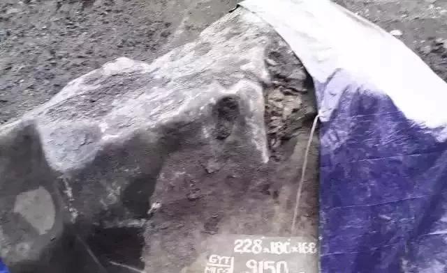 3000吨翡翠原石,3000吨巨型翡翠-第5张图片-翡翠网 3000吨翡翠原石,3000吨巨型翡翠-第5张图片-翡翠网