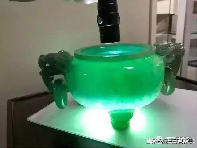 冰种满绿翡翠价格,翡翠黑冰玻璃种好吗-第7张图片-翡翠网 冰种满绿翡翠价格,翡翠黑冰玻璃种好吗-第7张图片-翡翠网