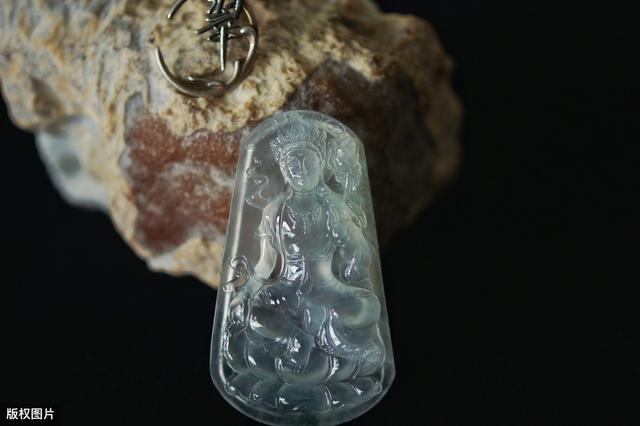 翡翠a货手镯怎么看出来的简单介绍-第1张图片-翡翠网 翡翠a货手镯怎么看出来的简单介绍-第1张图片-翡翠网