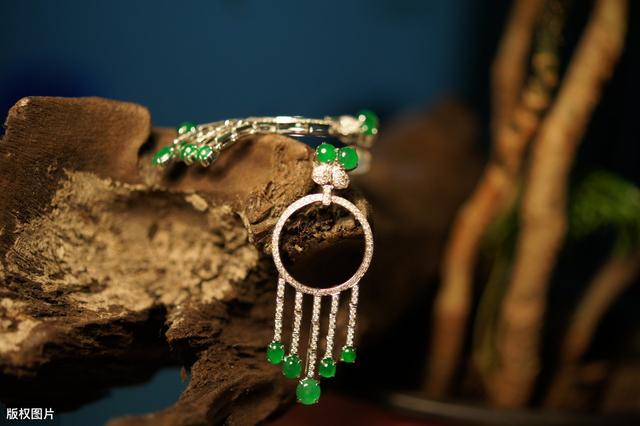 翡翠a货手镯怎么看出来的简单介绍-第2张图片-翡翠网 翡翠a货手镯怎么看出来的简单介绍-第2张图片-翡翠网