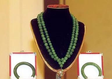 翡翠大朝珠的价格的简单介绍-第2张图片-翡翠网 翡翠大朝珠的价格的简单介绍-第2张图片-翡翠网