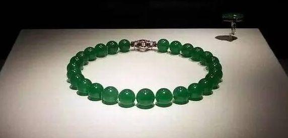 翡翠大朝珠的价格的简单介绍-第3张图片-翡翠网 翡翠大朝珠的价格的简单介绍-第3张图片-翡翠网