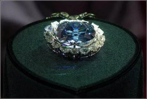 翡翠大朝珠的价格的简单介绍-第7张图片-翡翠网 翡翠大朝珠的价格的简单介绍-第7张图片-翡翠网