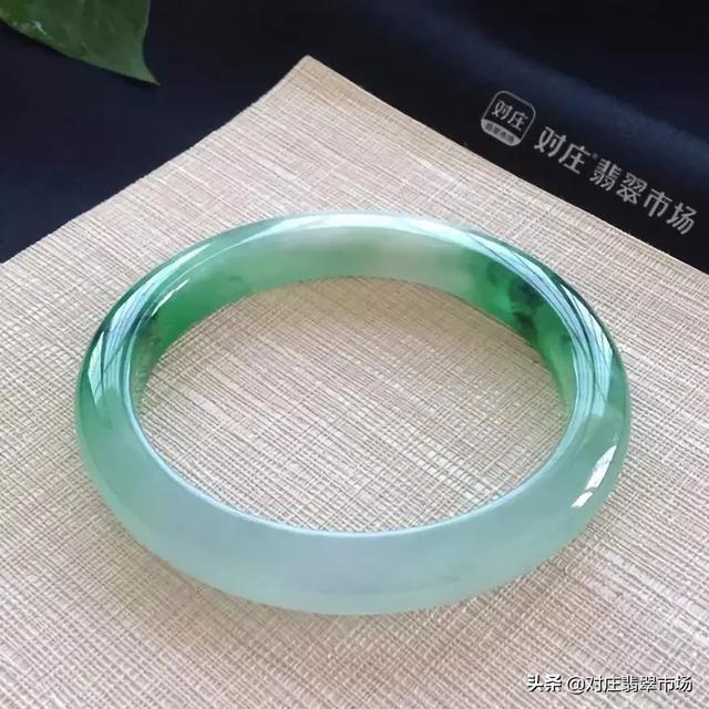 翡翠镯子知识入门完整版的简单介绍-第12张图片-翡翠网 翡翠镯子知识入门完整版的简单介绍-第12张图片-翡翠网
