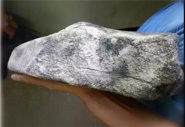 希少经典翡翠原石冰种翡翠原石-第1张图片-翡翠网 希少经典翡翠原石冰种翡翠原石-第1张图片-翡翠网