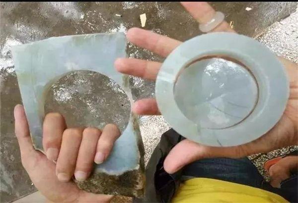 希少经典翡翠原石冰种翡翠原石-第10张图片-翡翠网 希少经典翡翠原石冰种翡翠原石-第10张图片-翡翠网