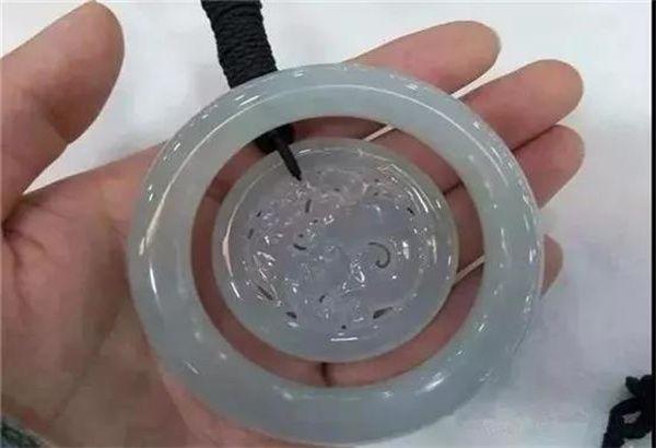 希少经典翡翠原石冰种翡翠原石-第15张图片-翡翠网 希少经典翡翠原石冰种翡翠原石-第15张图片-翡翠网