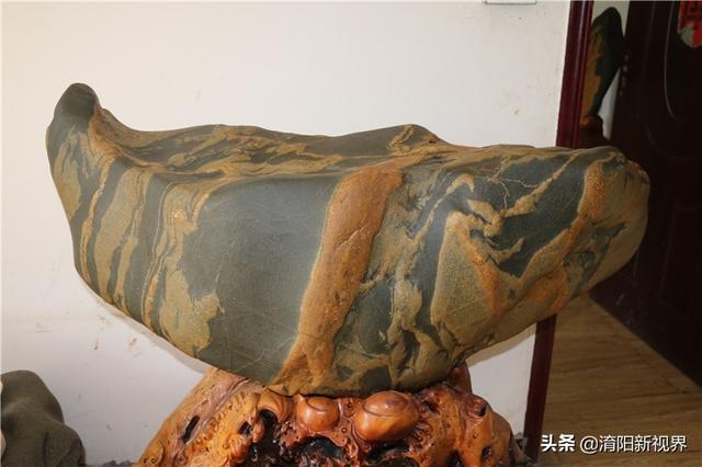 河里透明鹅卵石是玉吗,河里翡翠原石吗-第2张图片-翡翠网 河里透明鹅卵石是玉吗,河里翡翠原石吗-第2张图片-翡翠网