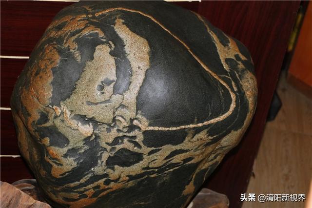 河里透明鹅卵石是玉吗,河里翡翠原石吗-第3张图片-翡翠网 河里透明鹅卵石是玉吗,河里翡翠原石吗-第3张图片-翡翠网