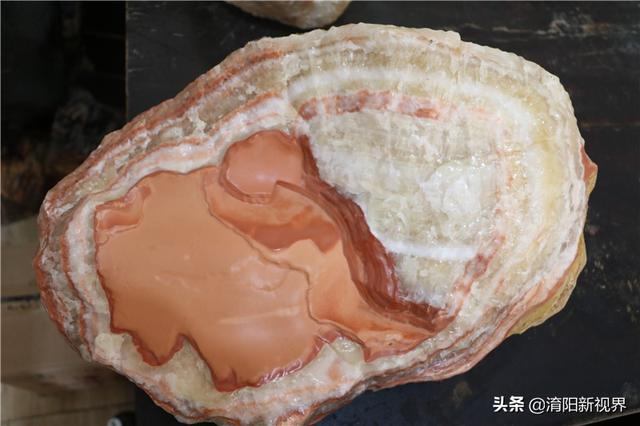 河里透明鹅卵石是玉吗,河里翡翠原石吗-第14张图片-翡翠网 河里透明鹅卵石是玉吗,河里翡翠原石吗-第14张图片-翡翠网