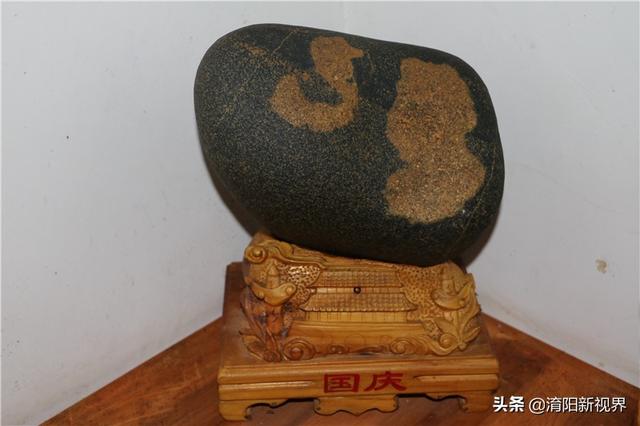 河里透明鹅卵石是玉吗,河里翡翠原石吗-第18张图片-翡翠网 河里透明鹅卵石是玉吗,河里翡翠原石吗-第18张图片-翡翠网