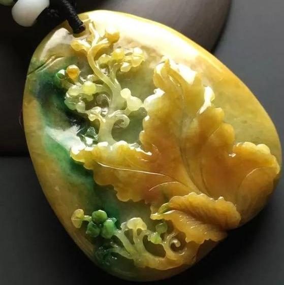 黄翡翠原石值钱吗,翡翠原石的行情-第6张图片-翡翠网 黄翡翠原石值钱吗,翡翠原石的行情-第6张图片-翡翠网