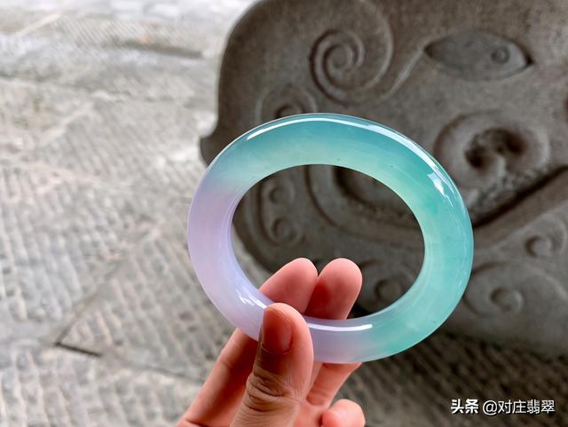 翡翠手镯有棉根是什么意思,多棉翡翠手镯设计-第6张图片-翡翠网 翡翠手镯有棉根是什么意思,多棉翡翠手镯设计-第6张图片-翡翠网