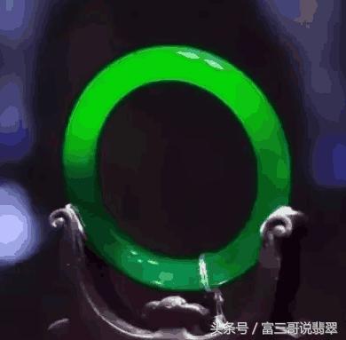 翡翠手镯买小的还是大的好,贵妃镯买大还是买小-第11张图片-翡翠网 翡翠手镯买小的还是大的好,贵妃镯买大还是买小-第11张图片-翡翠网