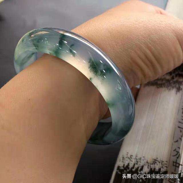 关于蓝芊芊翡翠知识的信息-第1张图片-翡翠网 关于蓝芊芊翡翠知识的信息-第1张图片-翡翠网