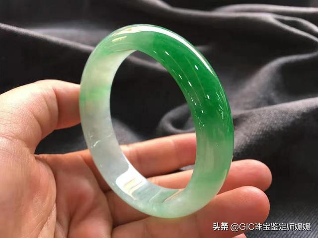 关于蓝芊芊翡翠知识的信息-第15张图片-翡翠网 关于蓝芊芊翡翠知识的信息-第15张图片-翡翠网