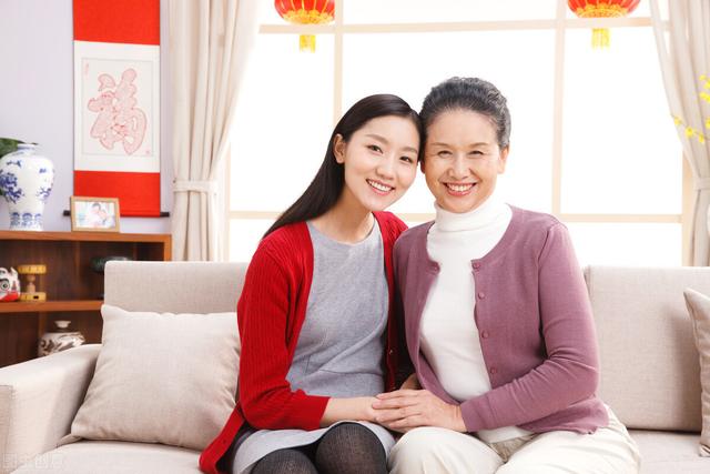 梦见自己翡翠手镯碎三段,翡翠手镯容易碎怎么办-第1张图片-翡翠网 梦见自己翡翠手镯碎三段,翡翠手镯容易碎怎么办-第1张图片-翡翠网