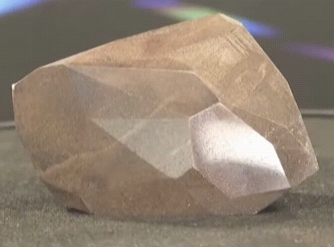 陨石打磨出的翡翠原石图片陨石适合佩戴吗-第2张图片-翡翠网