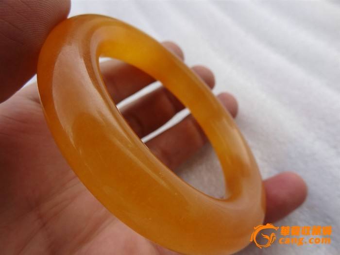 民国老翡翠的鉴别方法,黄翡翠近几年的价格-第1张图片-翡翠网 民国老翡翠的鉴别方法,黄翡翠近几年的价格-第1张图片-翡翠网