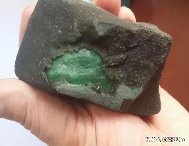 购进缅甸翡翠原石如何计价,什么是翡翠原石-第1张图片-翡翠网 购进缅甸翡翠原石如何计价,什么是翡翠原石-第1张图片-翡翠网