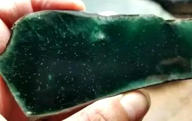 缅甸老坑冰种翡翠原石翡翠是什么意思-第3张图片-翡翠网 缅甸老坑冰种翡翠原石翡翠是什么意思-第3张图片-翡翠网